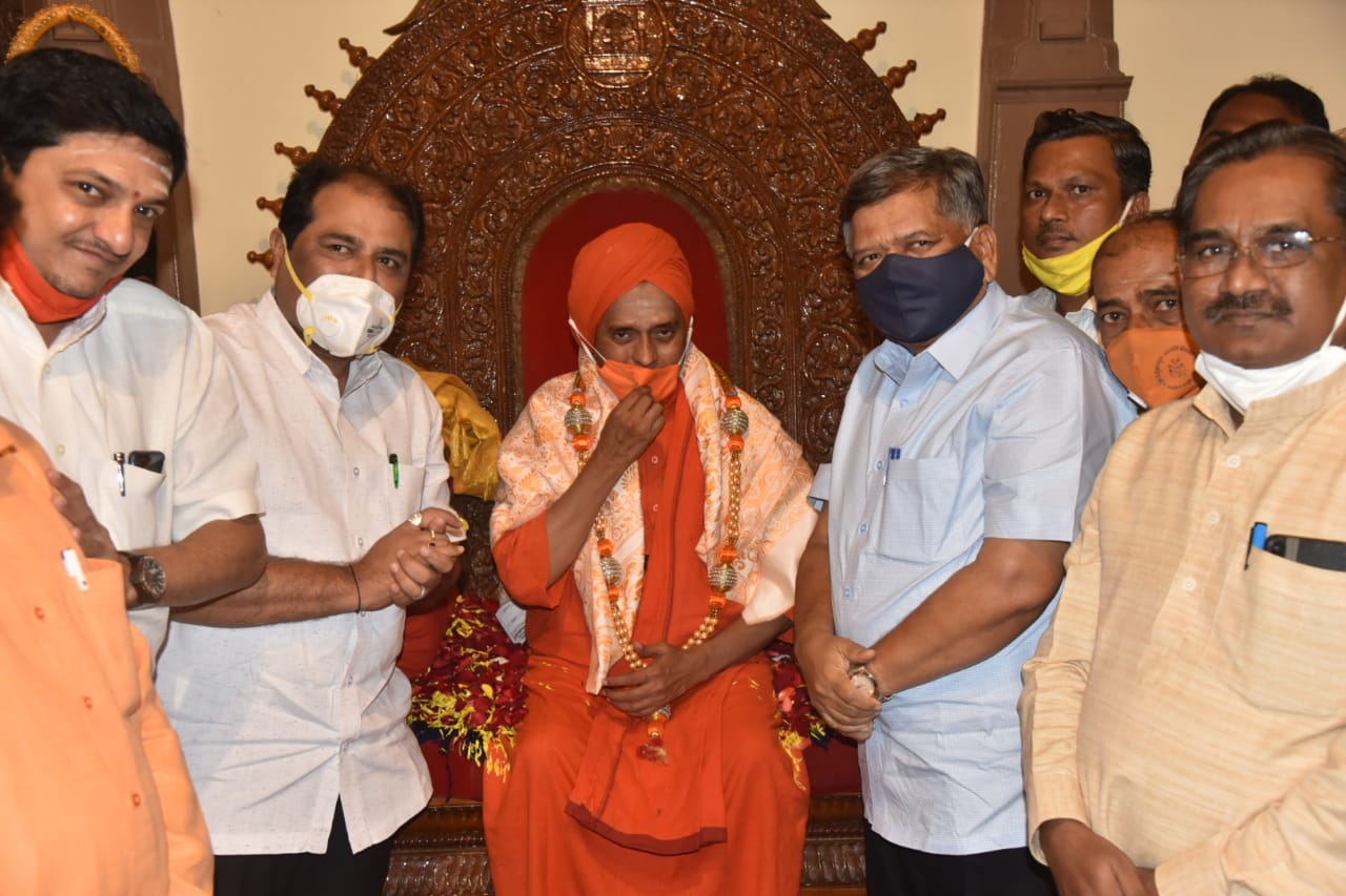 PublicNext-329336-297720-Hubballi-Dharwad-Cultural-Activity-Honorary-Doctorate-devotees-celebrate-th